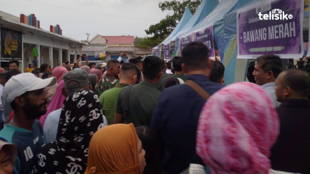 Sembako Diserbu Warga saat Pasar Murah di Pasar Lapulu Kendari