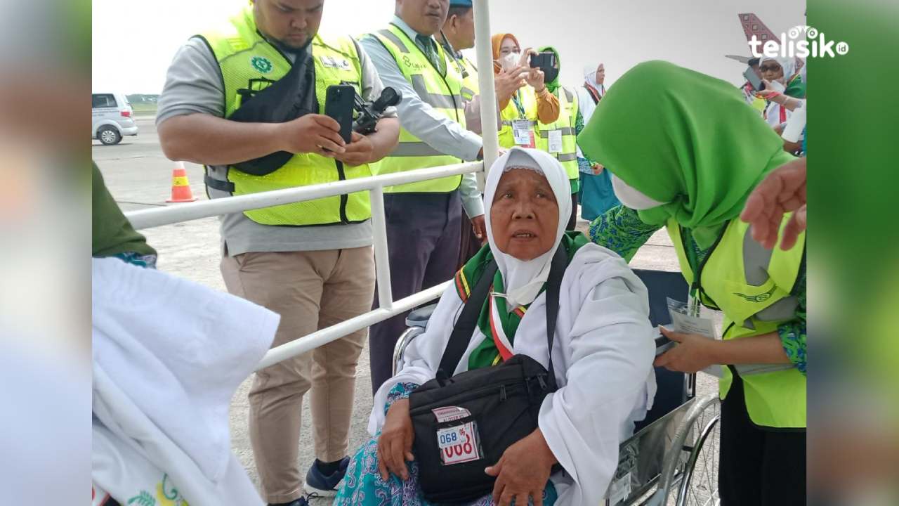 12 Jemaah Calon Haji Berangkat ke Mekkah Gunakan Kursi Roda