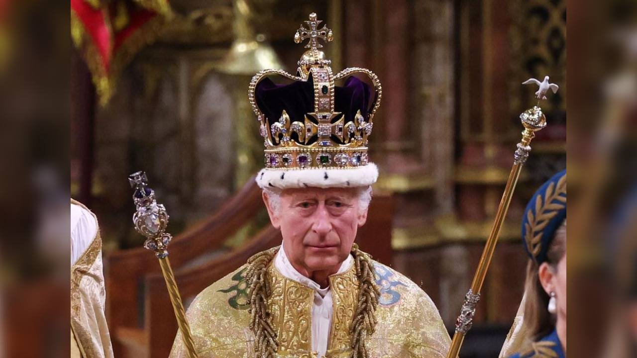 Bukan Jalan Rusak, Kain Tapis Lampung Mendunia di Penobatan Raja Charles III