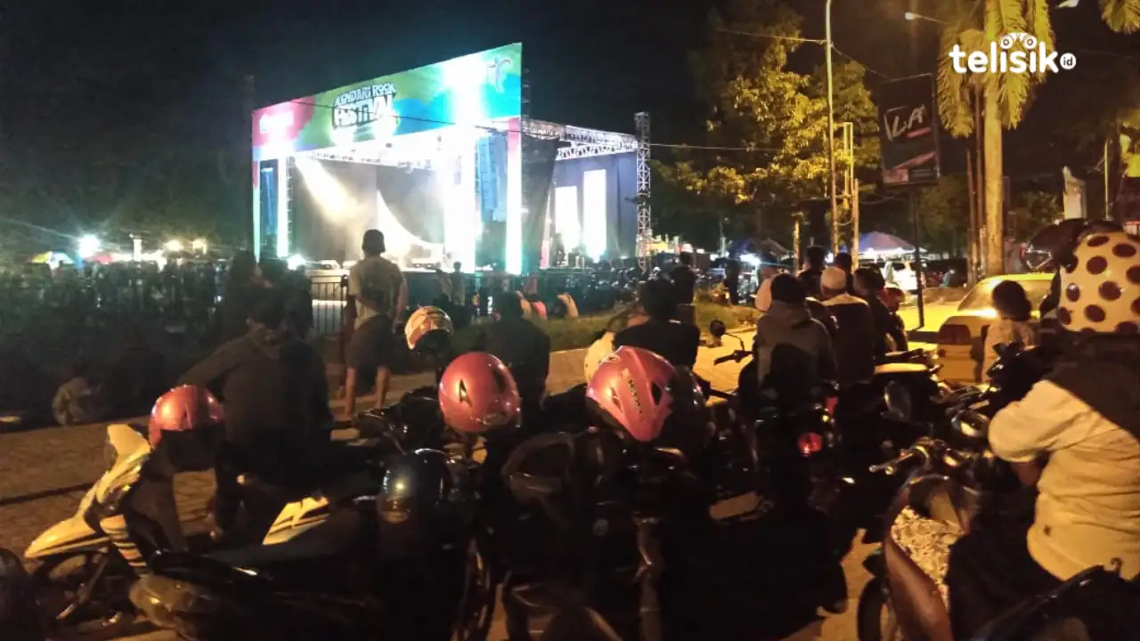 Hari Terakhir Kendari Rock Festival, Penonton Penuhi Bahu Jalan
