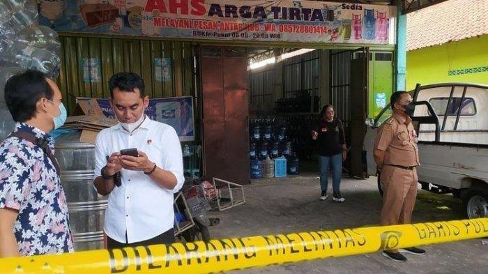 Heboh Mayat Pria Ditemukan Dicor di Kios Depot, Posisi Badan Terbalik