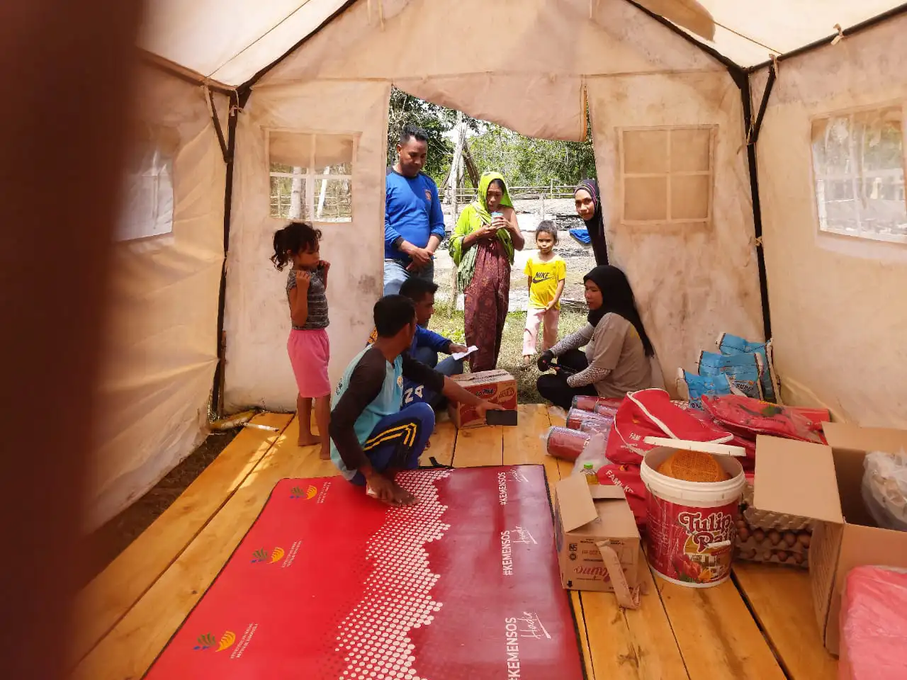 Pasca Kebakaran, Pemda Muna Barat Tanggap Turunkan Bantuan