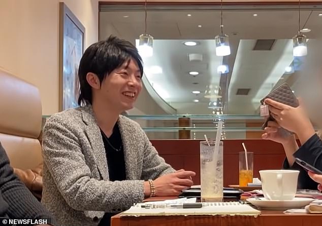 Pria Ini Punya 35 Pacar, Kuras Uang dan Dapat Hadiah Ulang Tahun dari Wanita