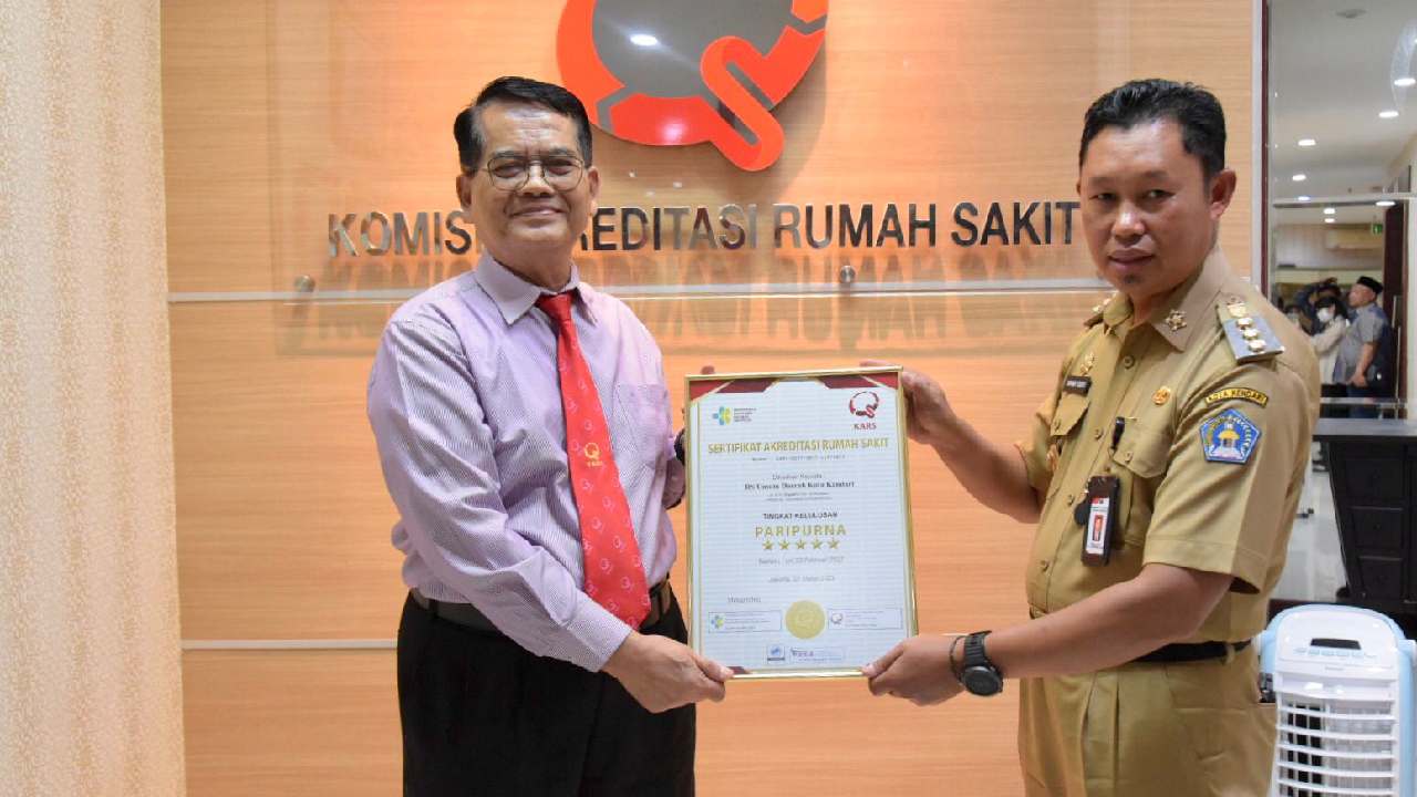 RSUD Kota Kendari Terima Sertifikat Akreditasi Paripurna