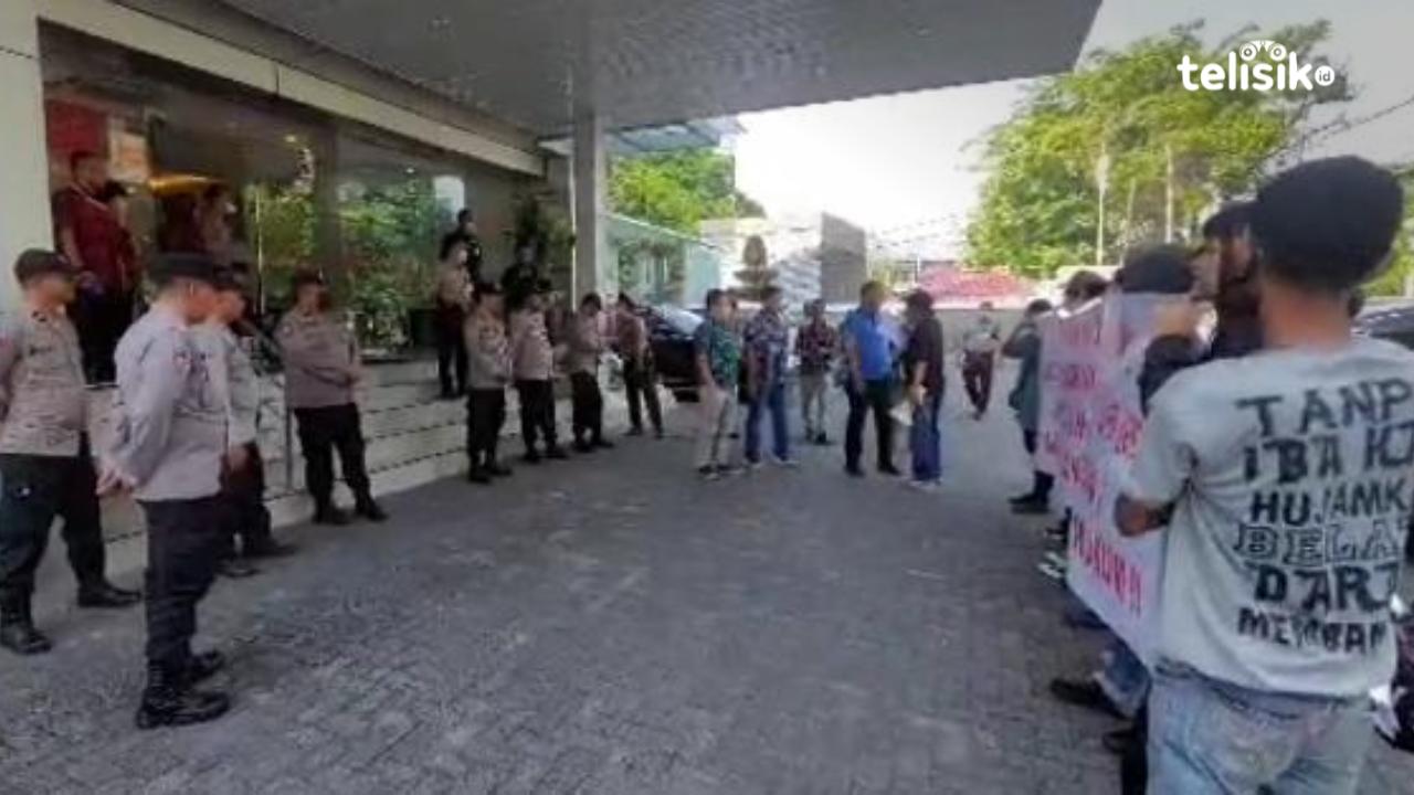 Bank OCBC NISP Medan Didemo Diduga Lelang Aset Kreditur