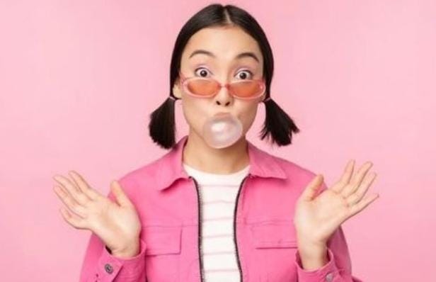 Cara Cepat Hilangkan Noda Permen Karet di Pakaian