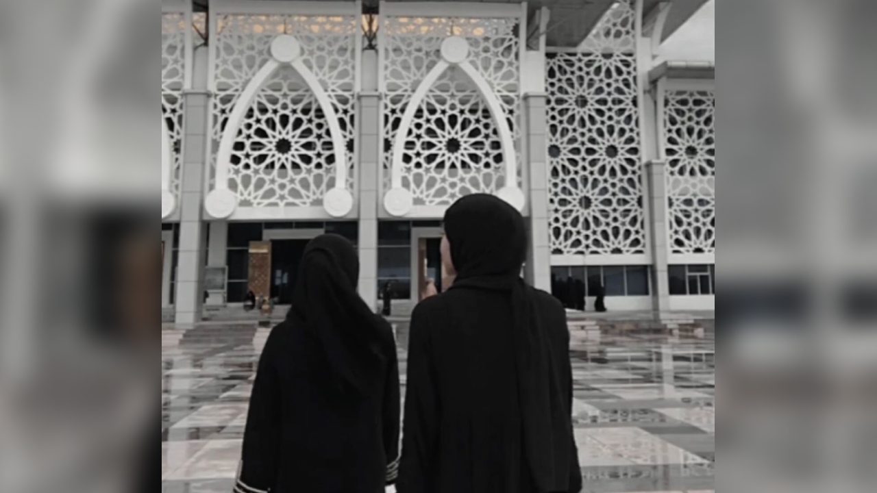 Gadis Ini Pilih Sembunyi Identitas Sebagai Mualaf
