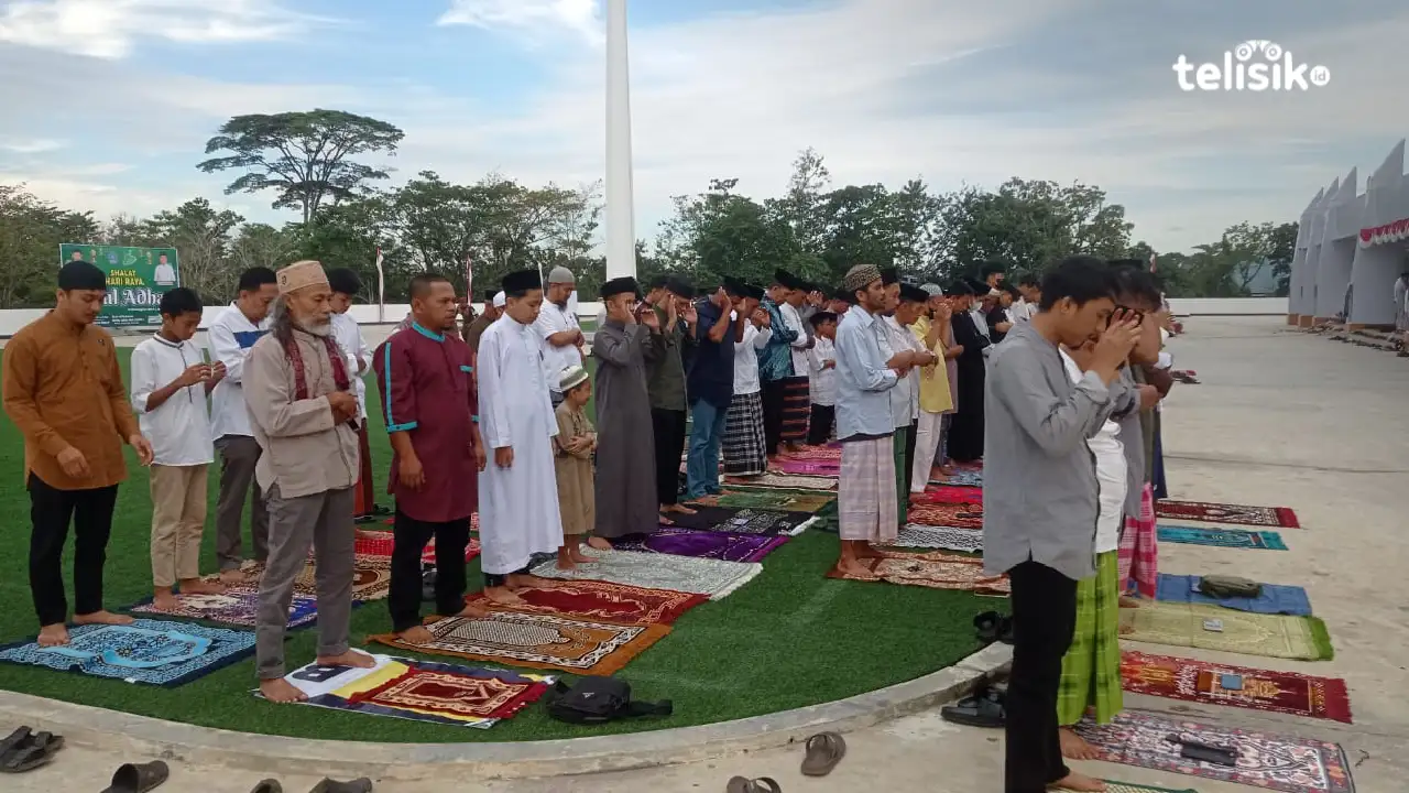 Jadi Khatib Salat Idul Adha di Lapangan Balai Kota Kendari, Ini Pesan Wakil Gubernur