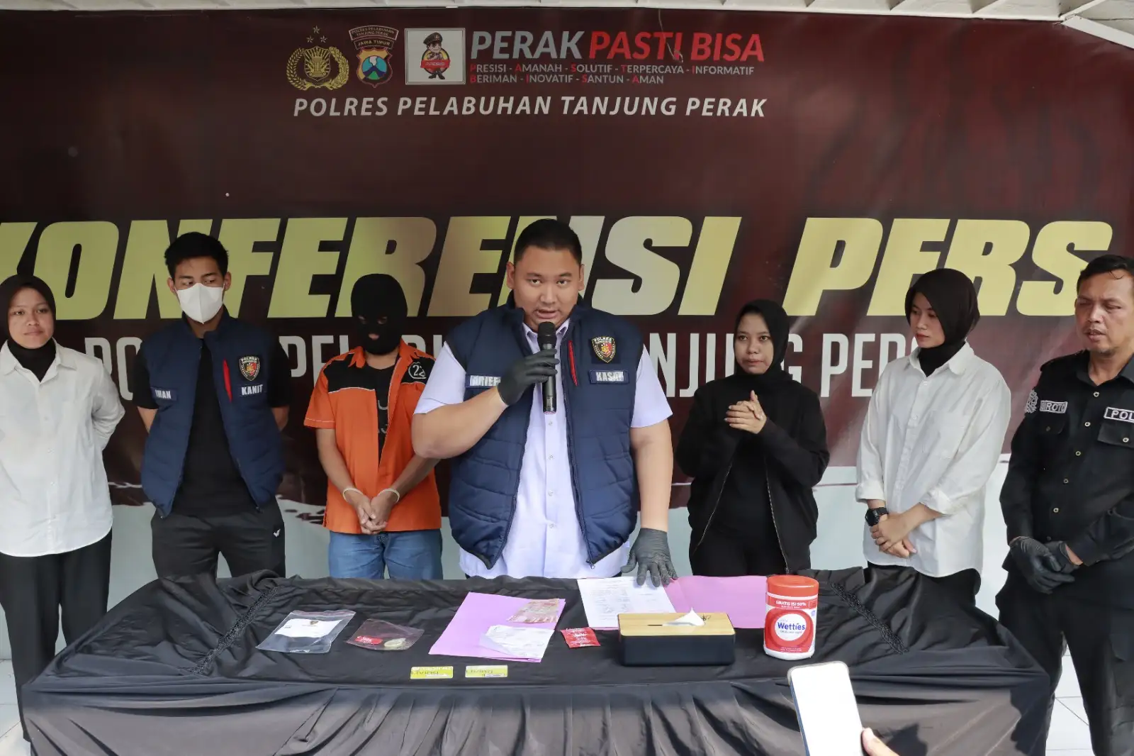 Lewat MiChat, Mahasiswa PTS di Surabaya Jalankan Bisnis Prostitusi Online