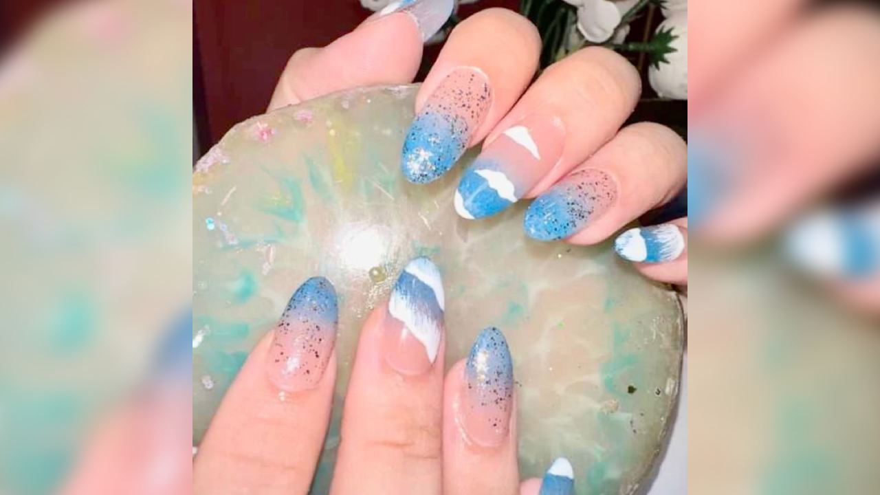 Gaya Nail Art Biru untuk Wanita