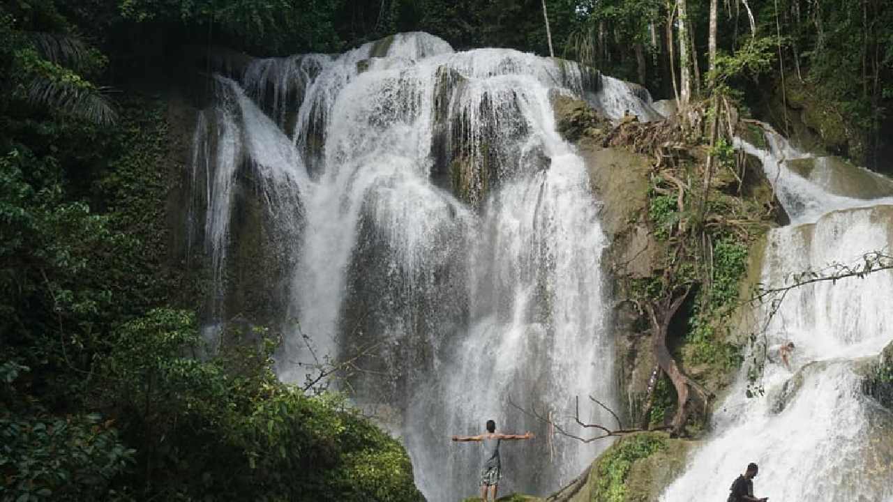 Nikmati Pesona Air Terjun di Desa Wisata Limbo Wasamparona Buton