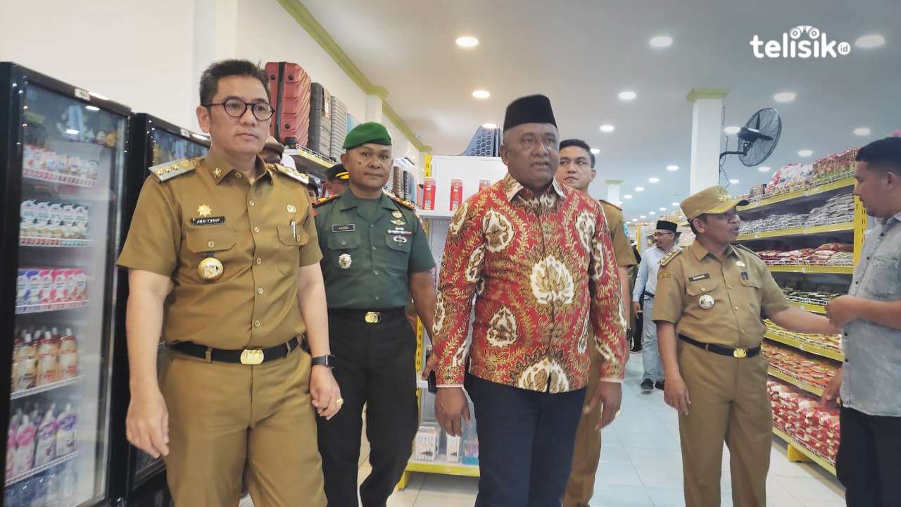 Pj Bupati Buton Tengah Resmikan Swalayan Andaba Star di Mawasangka