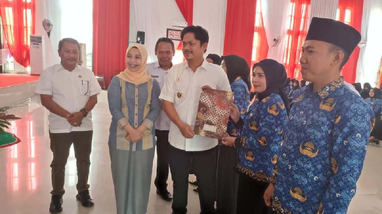 Ratusan PPPK Kesehatan di Kolaka Timur Terima SK Pengangkatan