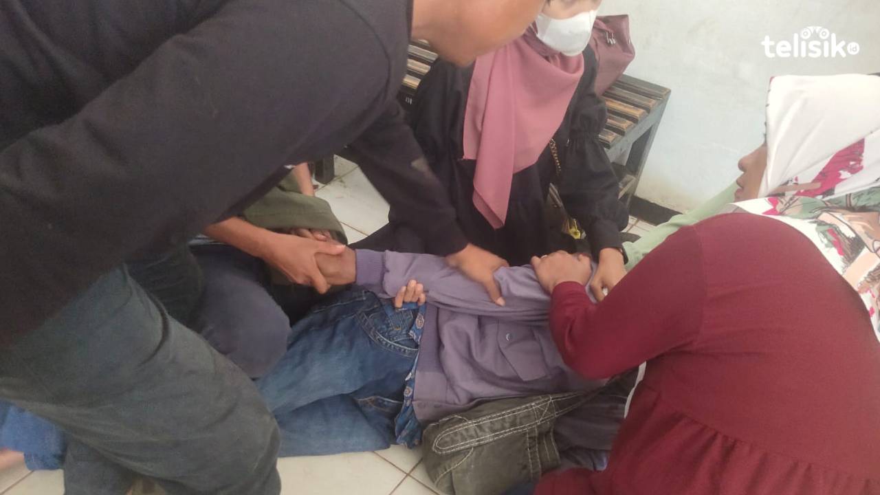 Seorang Penumpang Pingsan di Pelabuhan Feri Torobulu, Tak Ada Tindakan Medis