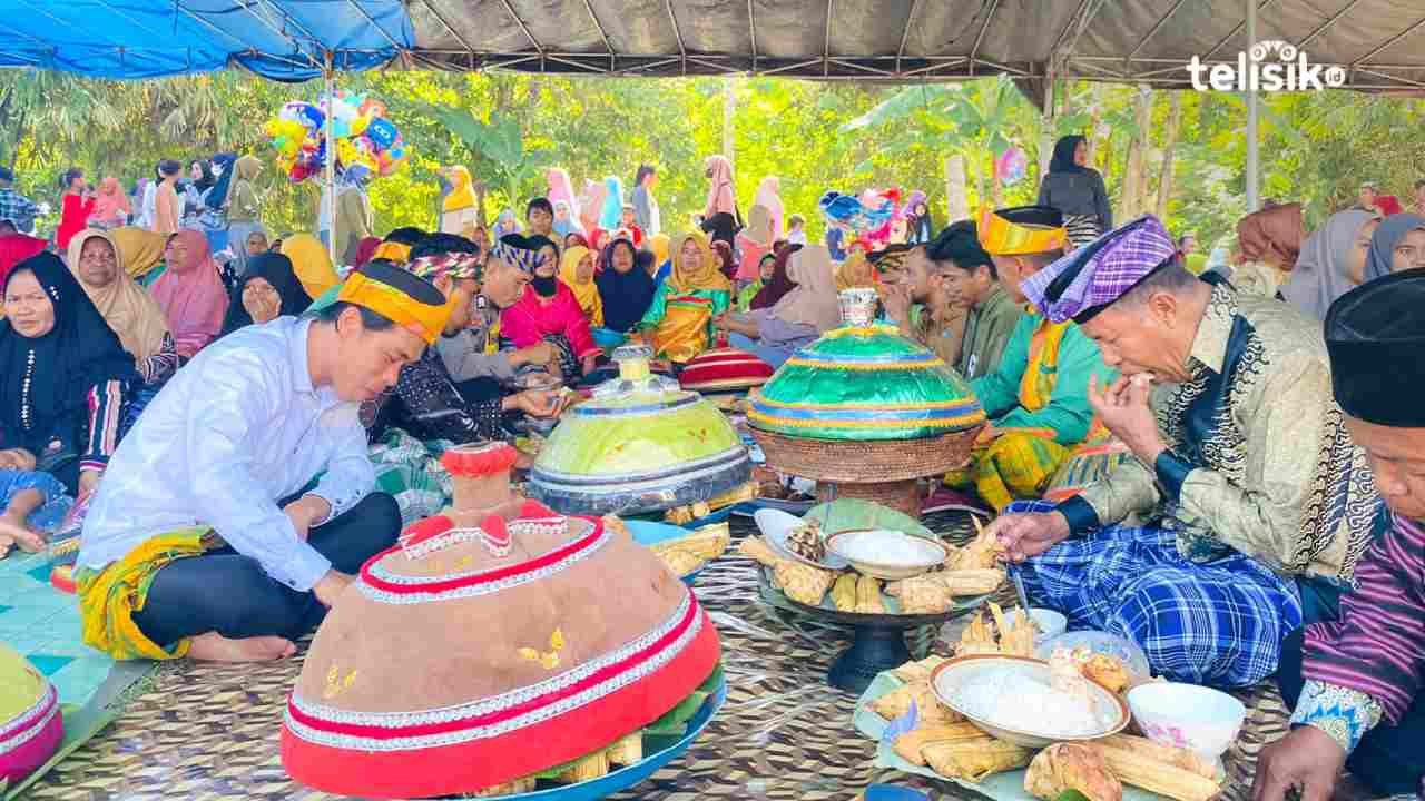 Tradisi Kande-Kandea Warnai Festival Pilumeano We'e Masyarakat Bola Buton Selatan  