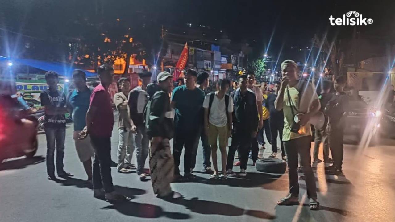 Jalan Kota Lama Kendari Diblokade, Buntut Penganiayaan Karyawan Barber Shop hingga Pengrusakan Lapak