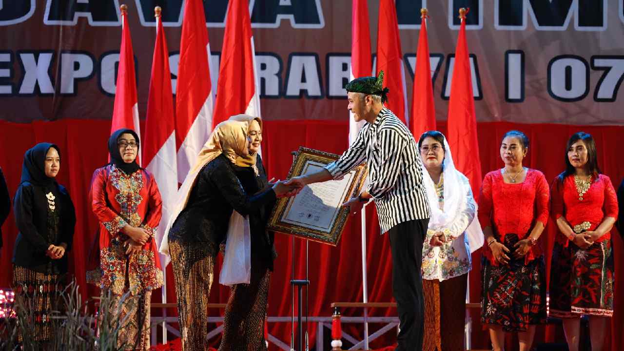 Kalahkan Capres Lain, Ganjar Diprediksi Menang di Surabaya