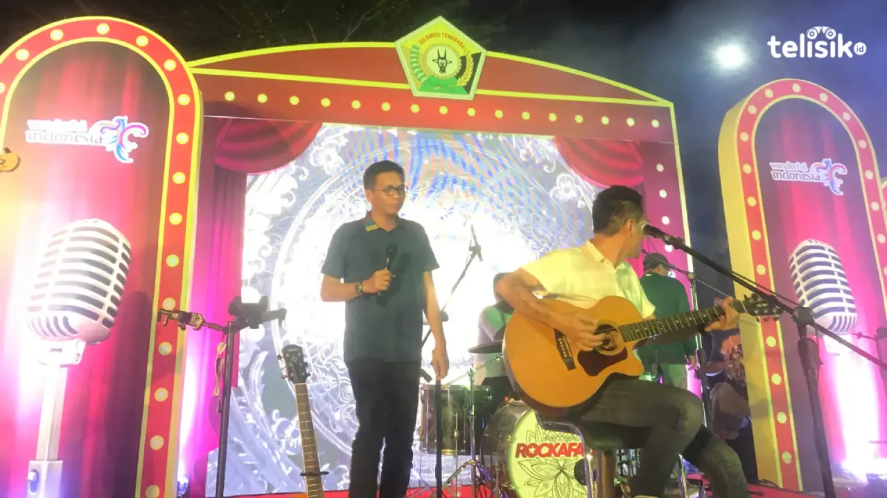 Ketua DPRD Sulawesi Tenggara Nyanyi di Panggung Penutupan Sultra Stand Up Comedy