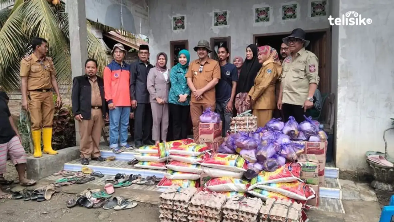Masyarakat Terdampak Banjir di Kolaka Timur Dapat Bantuan Bahan Makanan
