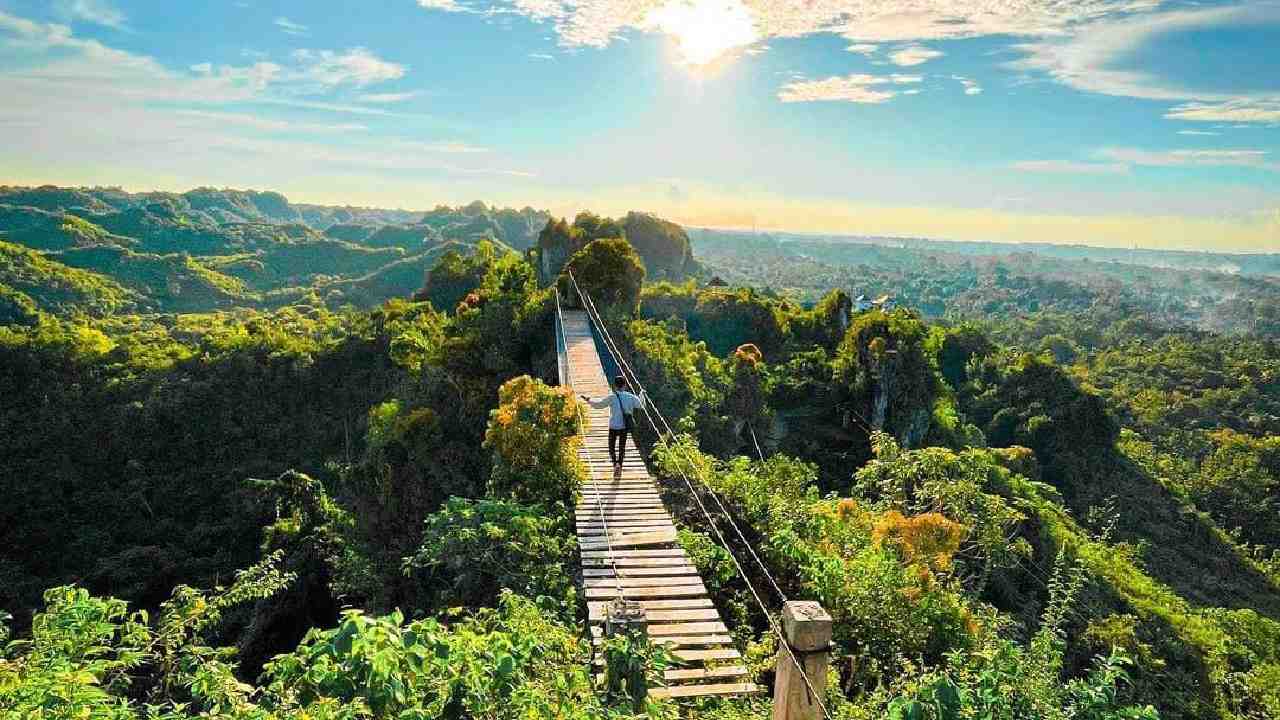 Nikmati Keindahan Alam Pulau Muna dari Ketinggian Puncak Masalili