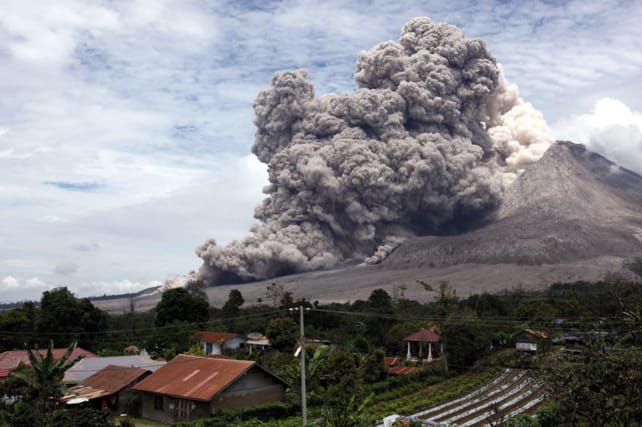 Paniknya Manusia Melihat Gunung Berterbangan saat Kiamat