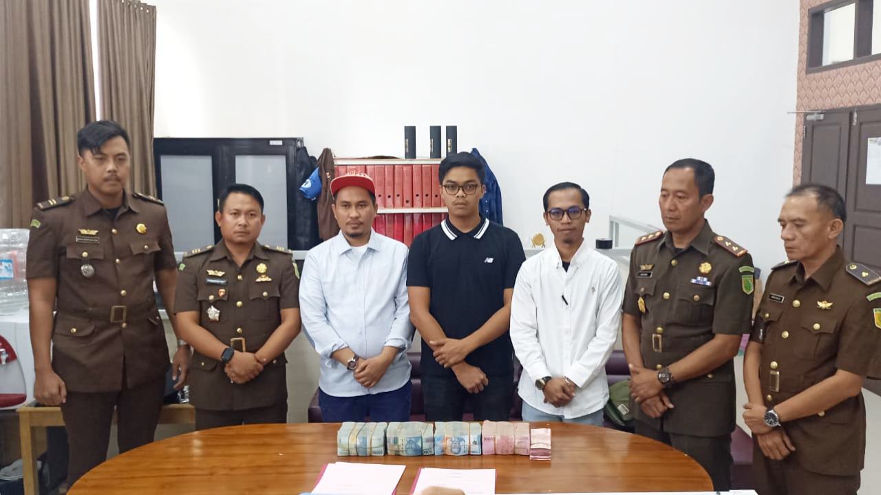 Terpidana Korupsi Proyek Jalan Kembalikan Ratusan Juta Kerugian Negara di Kejari Bombana