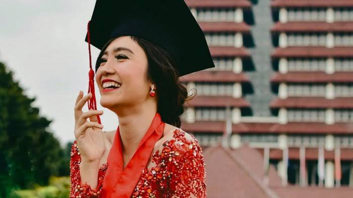 6 Artis Ini Ternyata Sarjana Hukum, Ada yang S2