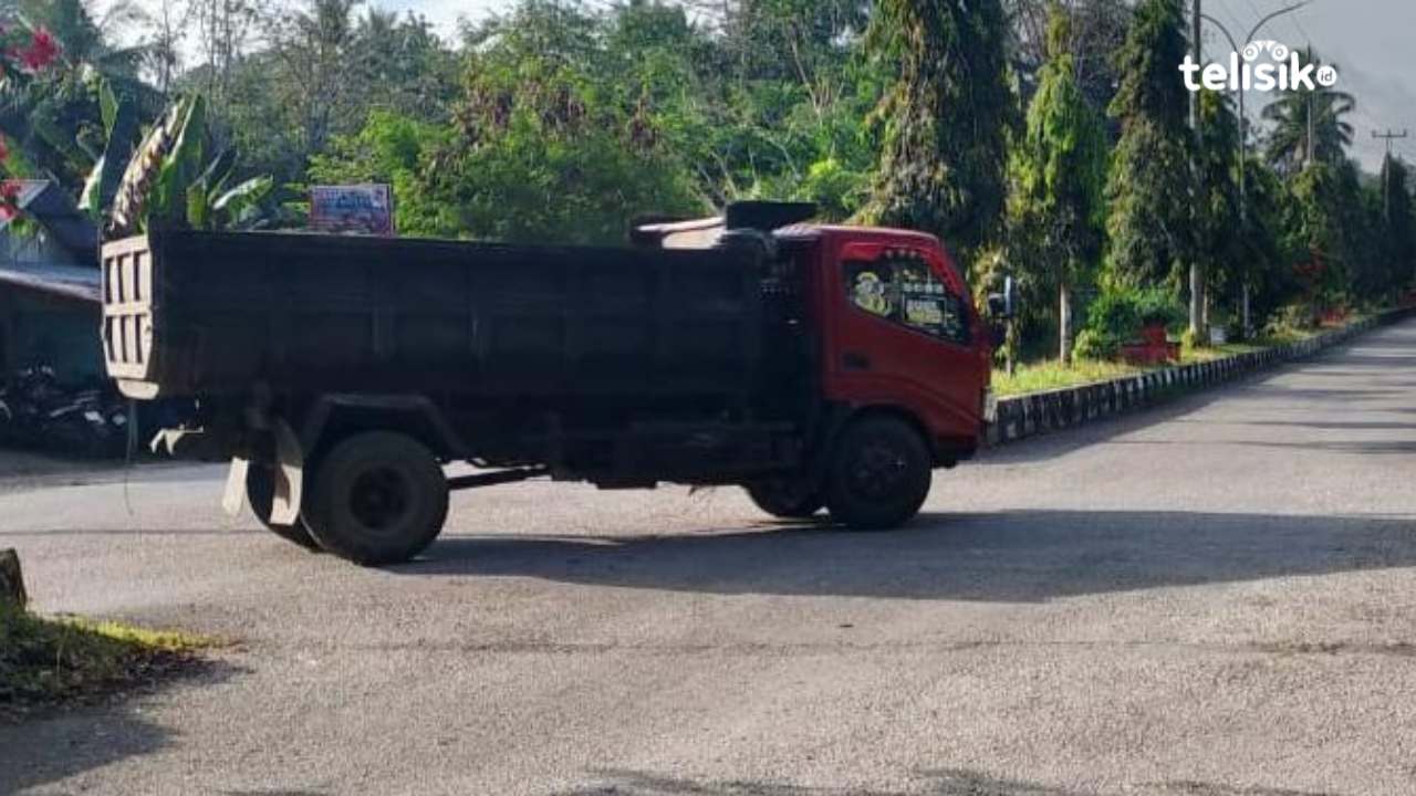 Dinilai Berbahaya Truk Pengangkut Aspal di Buton Tetap Gunakan Jalan Umum, Warga Resah