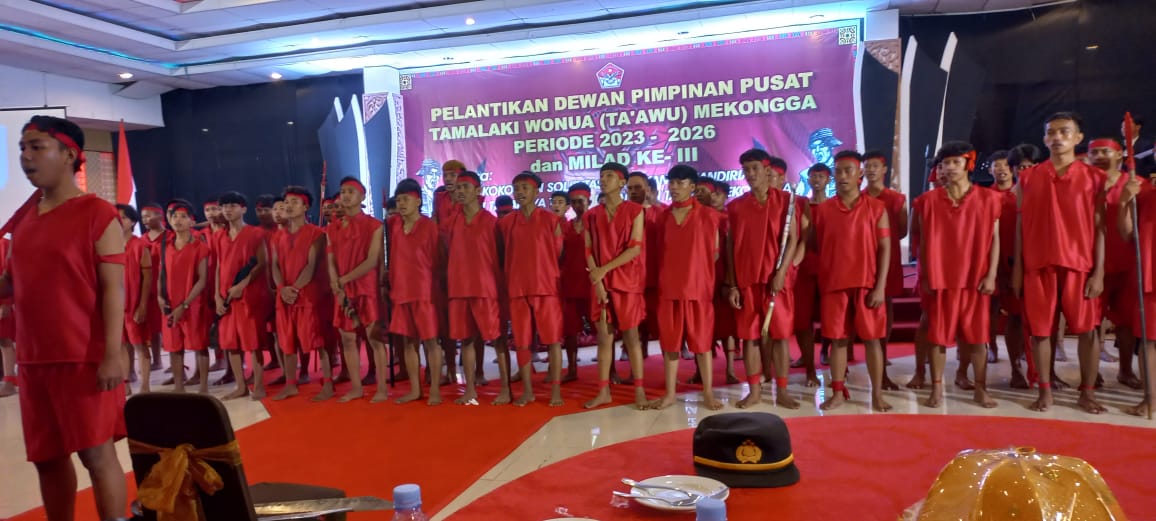 Hadiri Pelantikan DPP Tamalaki Wonua Mekongga, Lukman Abunawas Beri Pesan Jaga Adat