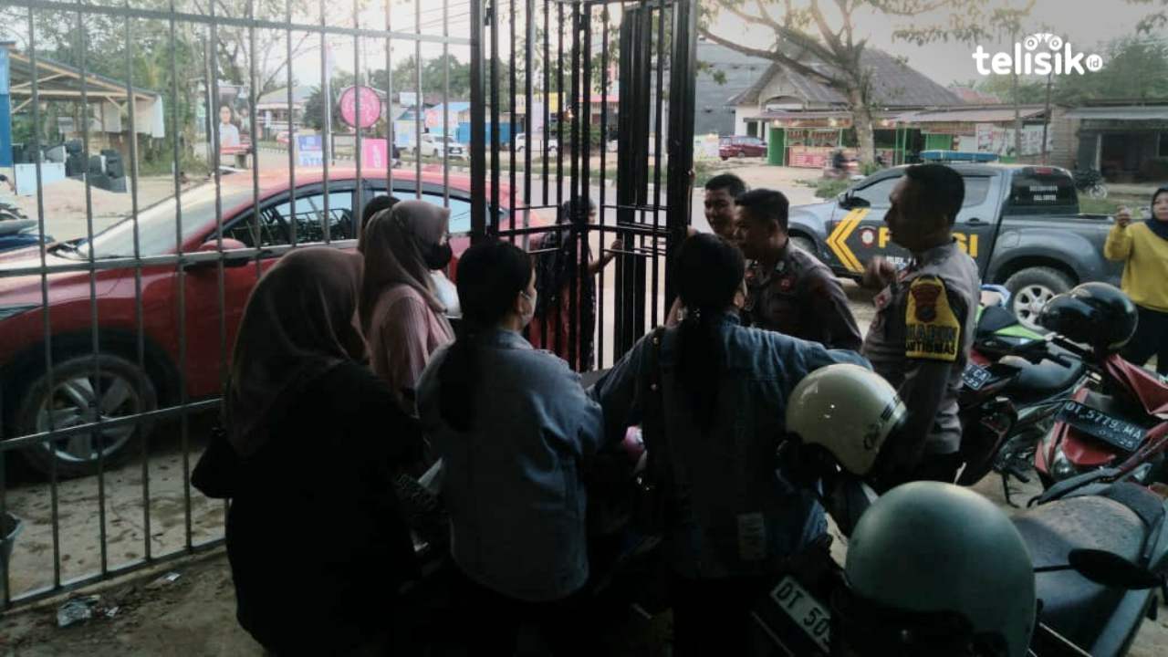 Korban Investasi Bodong di Kendari Ramai-Ramai Seruduk Rumah Pelaku 