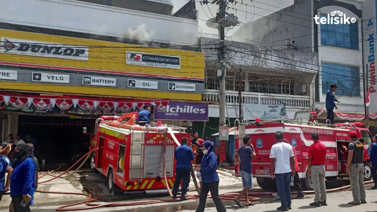 Lantai 2 Bengkel Motor di Kendari Terbakar, Diduga Anak Pemilik Ruko Bakar Kardus