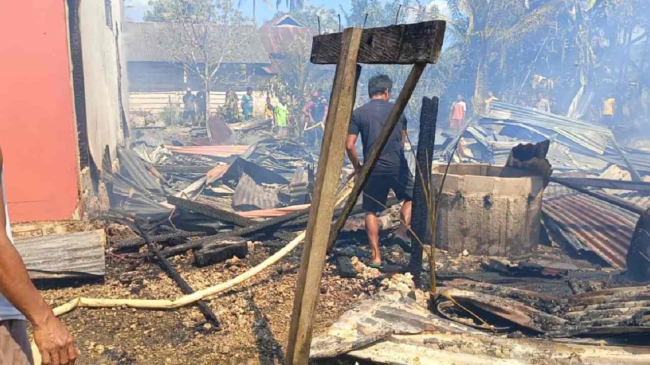 Nahas, Rumah Milik Sekcam Lasalimu Buton Ludes Dilalap Si Jago Merah