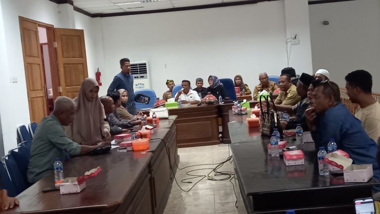 Pedagang di Buton Tolak Pembangunan Indomaret dan Alfamart