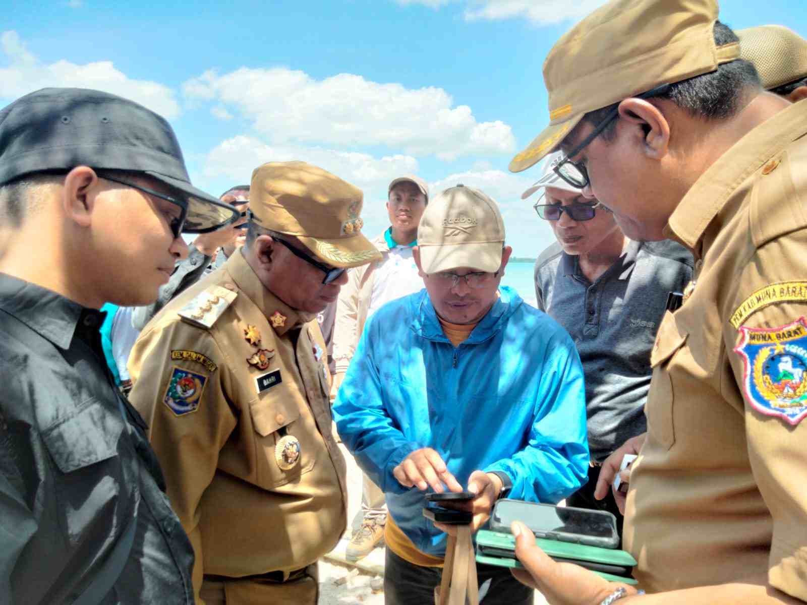 Pj Bupati Muna Barat Dorong Pemerataan Listrik di Wilayah Kepulauan