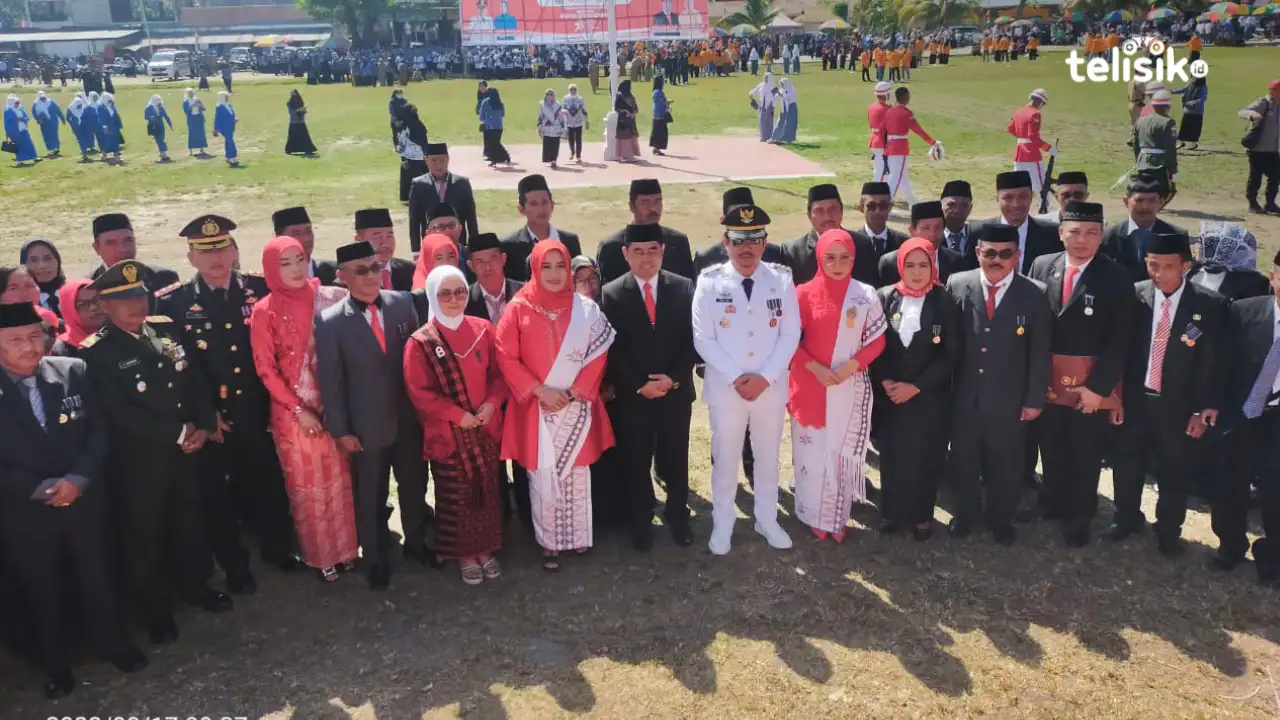 Ratusan Masyarakat Turut Serta dalam Upacara Peringatan HUT Ke-78 RI di Kolaka Timur