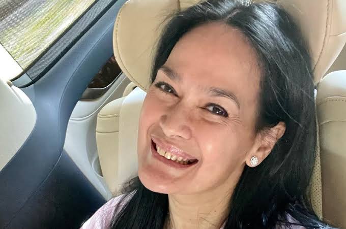 4 Artis Wanita Ini Putuskan Menikah di Usia 50-an