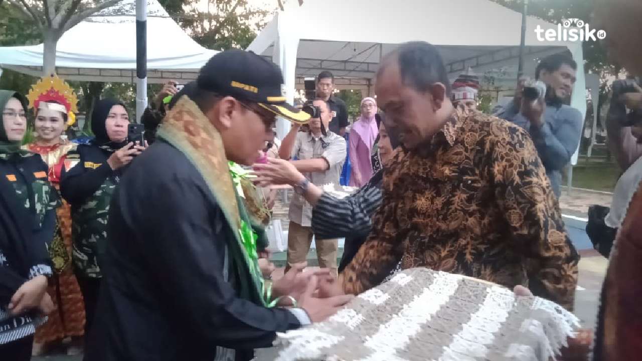 Pj Bupati Kolaka Utara Tiba di Lasusua Disambut Tari Mondotambe