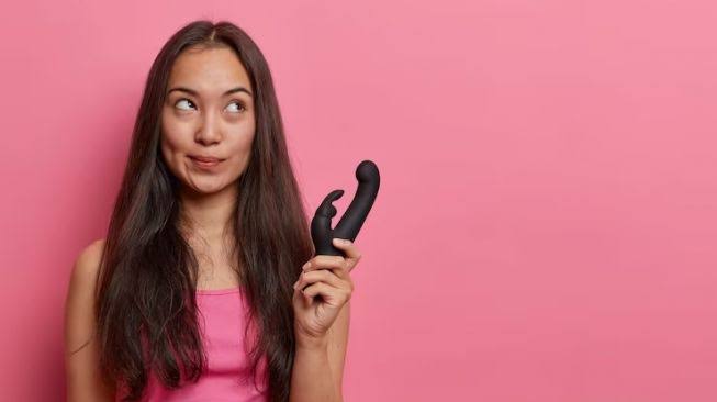 Vibrator Bikin Kecanduan Sampai Wanita Enggan Berhubungan Seks dengan Pria, Benarkah?