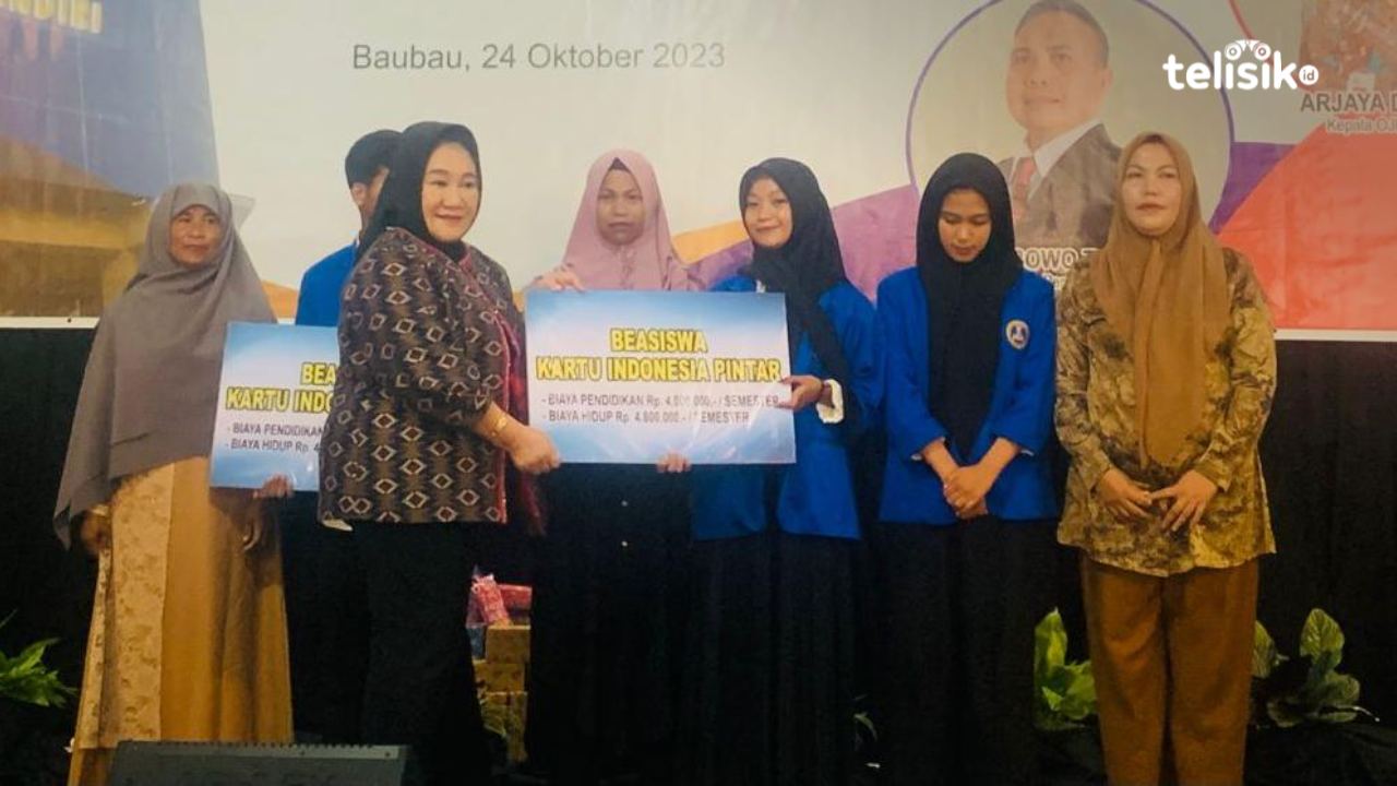 336 Mahasiswa STIKES IST Buton Terima Beasiswa KIP