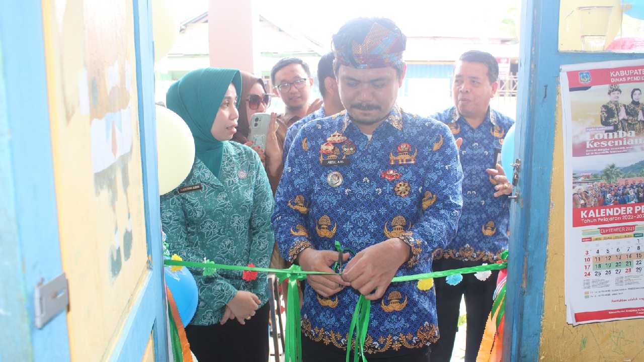 Bupati Kolaka Timur Sosialisasi Layanan KB dan Resmikan Kelompok BKB HIU