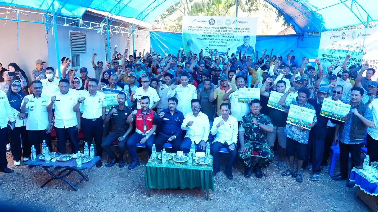 Cegah Gagal Panen, Petani di Bombana Dapat Bantuan Mesin Pompa Air