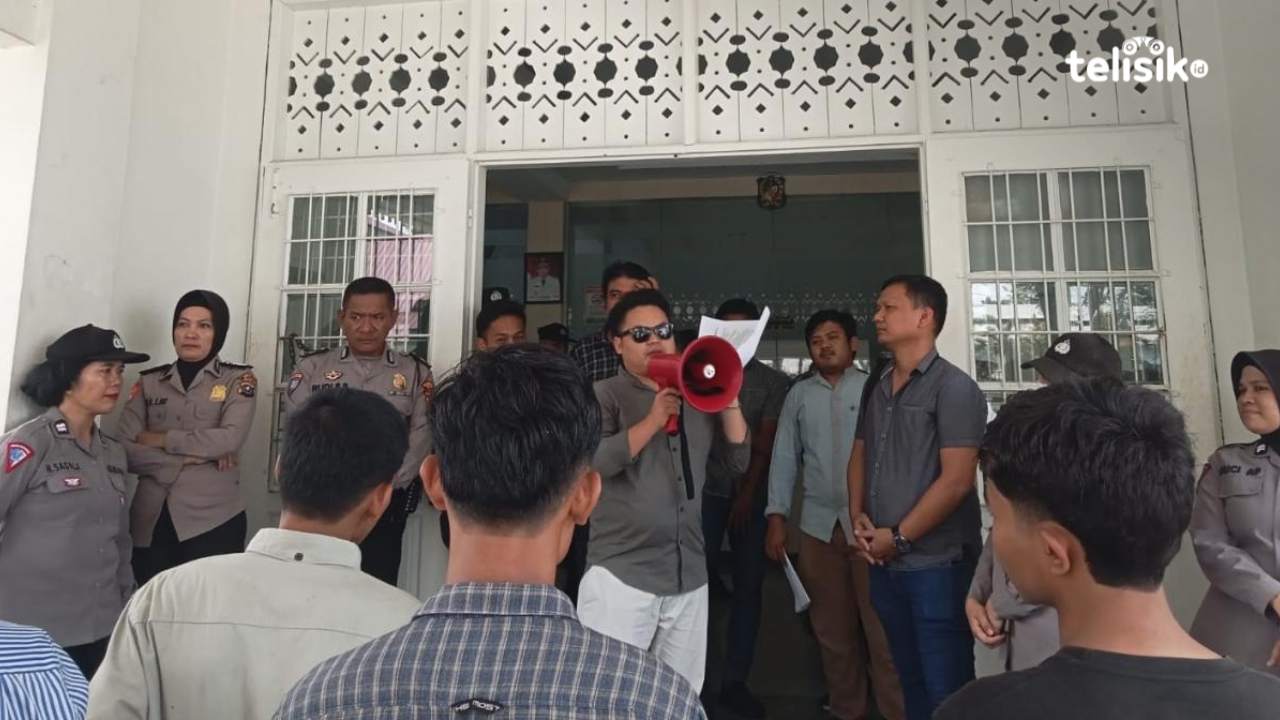 Dinas Sumber Daya Air Bina Marga dan Bina Kontruksi Kota Medan Didemo Dugaan Korupsi