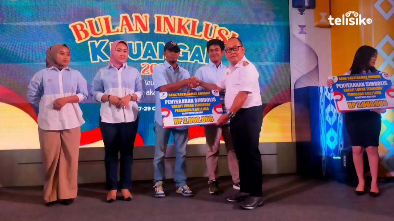 Pemda Konawe Serahkan Bantuan Kredit pada 100 Pedagang Kaki Lima