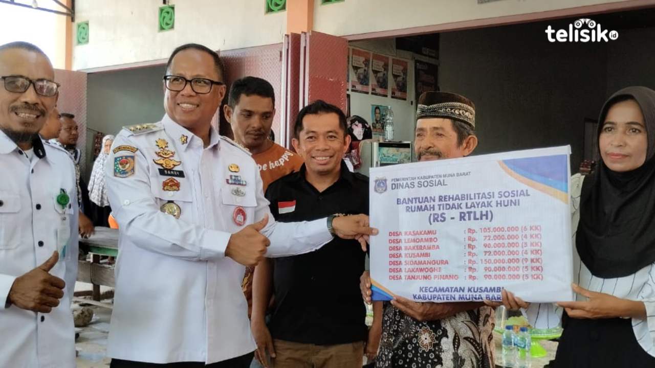 Pemda Muna Barat Serahkan 38 Unit Rehabilitasi Rumah Tak Layak Huni