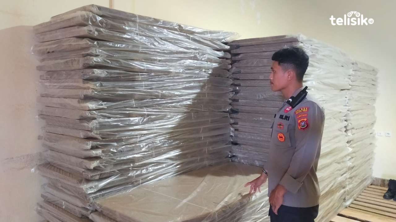 Ribuan Bilik Suara Diterima KPU Kolaka Timur