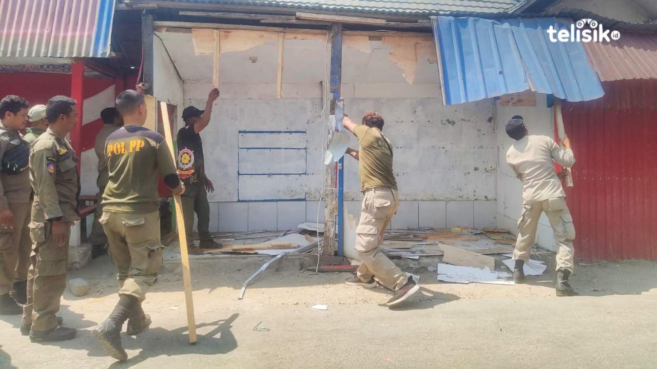 Tak Patuhi Aturan, Lapak Pedagang di Kadia Kota Kendari Dibongkar Satpol PP