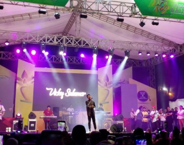 Vicky Salamor Pukau Penonton di HUT ke-482 Kota Baubau 