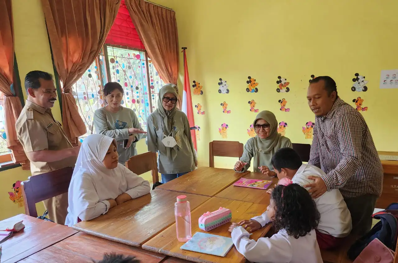 Antam dan PWAT Peduli Kelompok Masyarakat Rentan