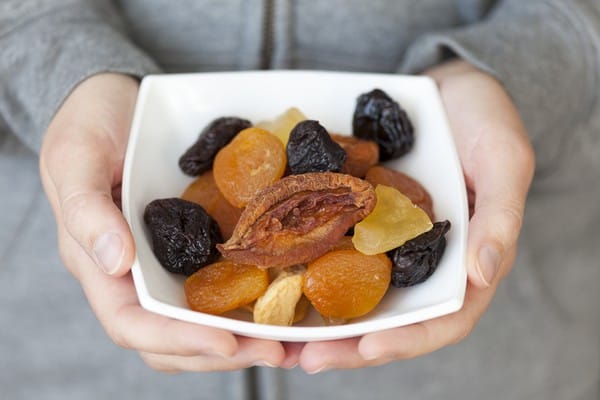 Manfaat dan Bahaya Konsumsi Cemilan Buah Kering