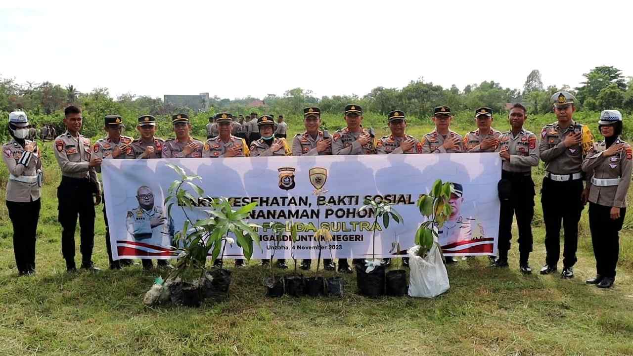 Polres Konawe Tanam 100 Pohon Dirangkaikan Bakti Sosial dan Kesehatan